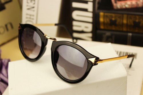Cupid Arrow Frame Sunglasses Black